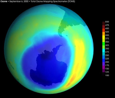 ozono zuloa 2000. urtean (Wikimedia Commons)